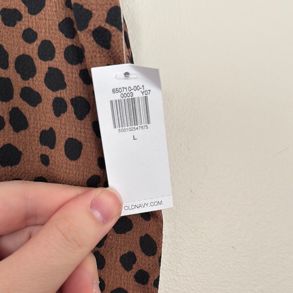Old Navy Brown and Tan Sleeveless Tank Top with V-Neck - Picture 3 of 3
